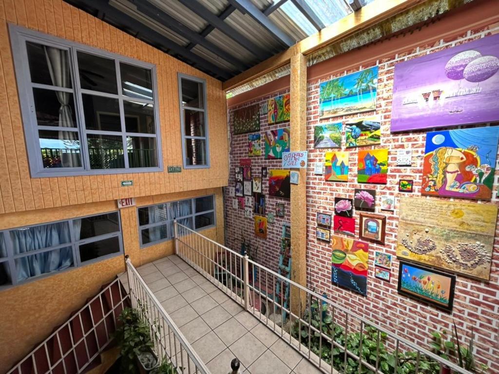 海豚酒店 Lívingston 外观 照片